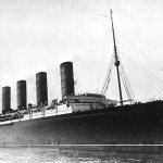800px-RMS_Lusitania_coming_into_port,_possibly_in_New_York,_1907-13-crop